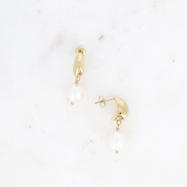 Boucles pendantes - demi anneau et perle d'eau douce