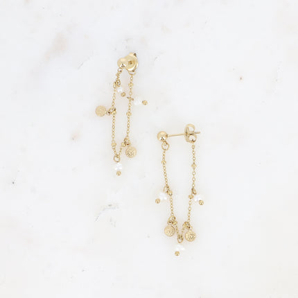 Boucles pendantes Clarissa - chaîne pendante avec perles d'eau douce accrochée au fermoir papillon