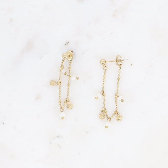 Boucles pendantes Clarissa - chaîne pendante avec perles d'eau douce accrochée au fermoir papillon