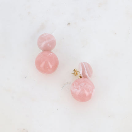Boucles pendantes Kenzah - deux acétates, demi boule et boule pendante