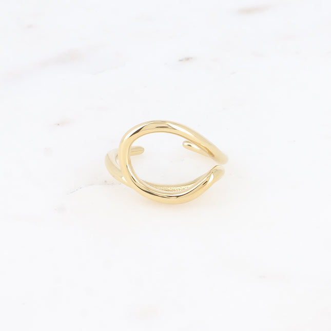 Constancia ring - in stainless steel with a wavy line pattern
