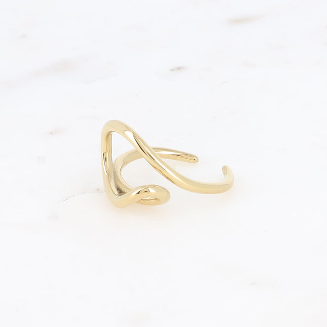 Constancia ring - in stainless steel with a wavy line pattern