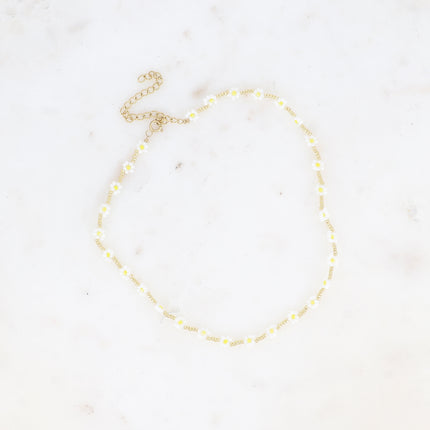 Collier - sur fil avec fleurs en perles rocailles