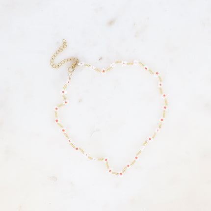 Collier - sur fil avec fleurs en perles rocailles