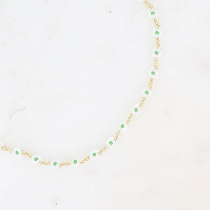 Collier - sur fil avec fleurs en perles rocailles