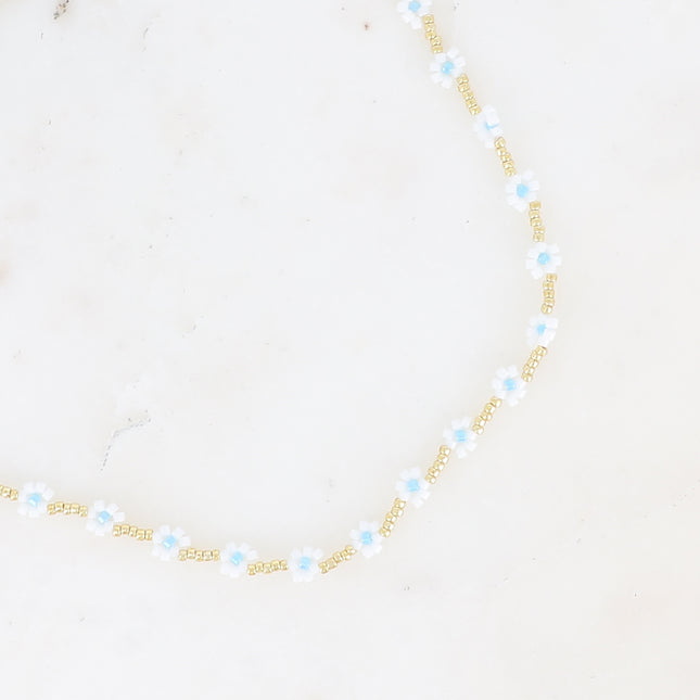 Collier - sur fil avec fleurs en perles rocailles