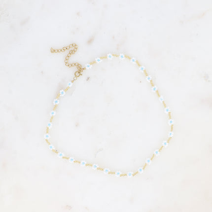 Collier - sur fil avec fleurs en perles rocailles