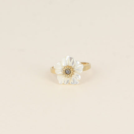 Bague Elfie - fleur nacrée et petit cristal
