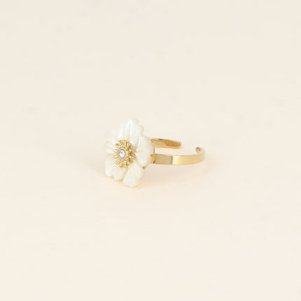 Bague Elfie - fleur nacrée et petit cristal
