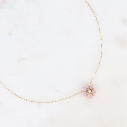 Collier - fleur nacrée et petit cristal