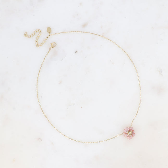 Collier - fleur nacrée et petit cristal