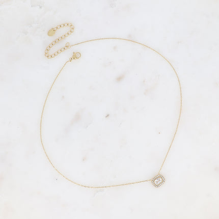 Collier - cristal rectangulaire embelli avec des petits oxydes de zirconium