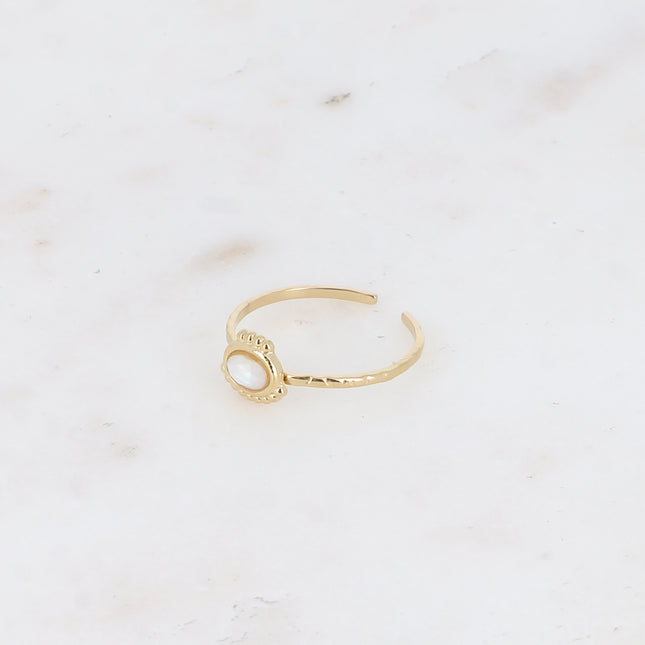 Lunates delicate ring - oval natural stone