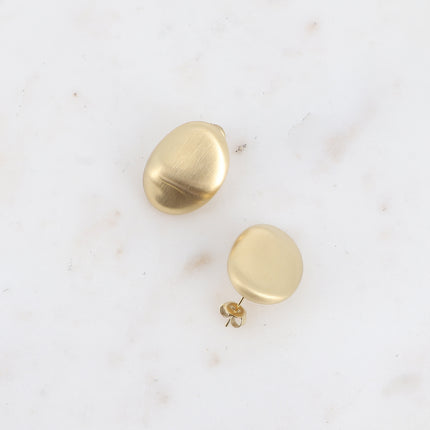 Assude stud earrings - large oval brushed effect