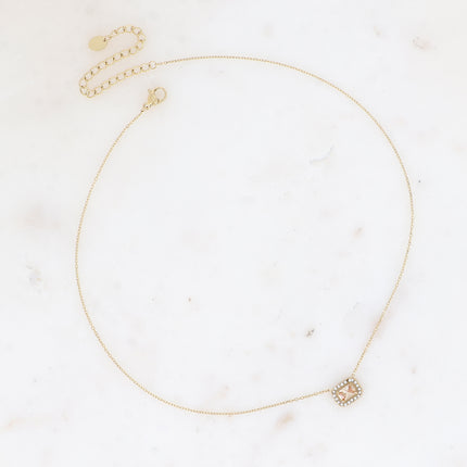 Collier - cristal rectangulaire embelli avec des petits oxydes de zirconium