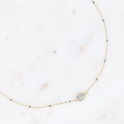 Collier Noelynn - chaîne émaillée, maille café de grain, pierre naturelle ovale