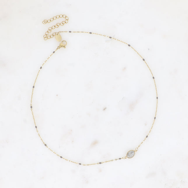 Collier Noelynn - chaîne émaillée, maille café de grain, pierre naturelle ovale