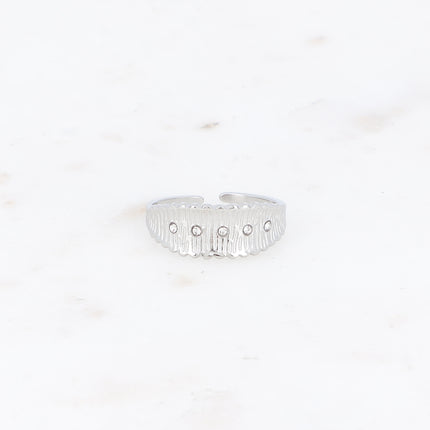 Bague - lignes striées et 5 oxydes de zirconium
