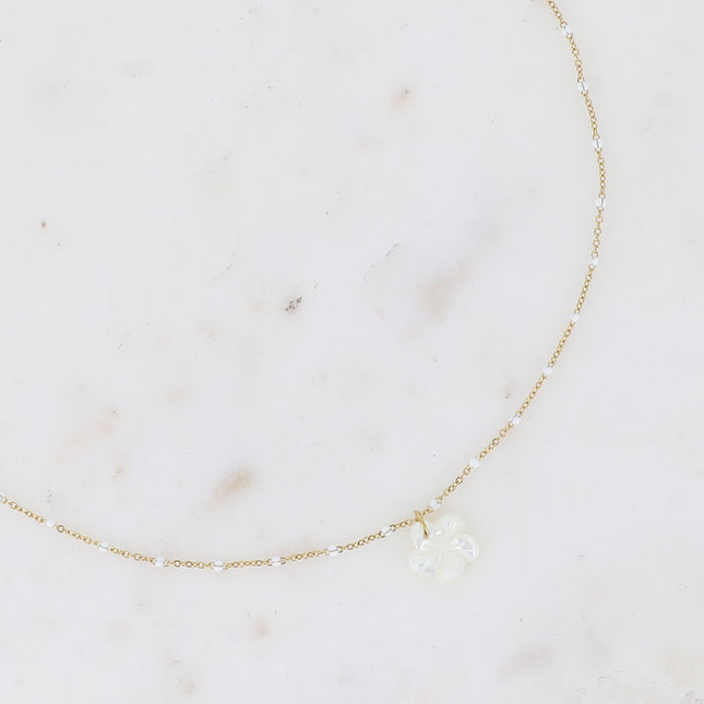 Collier - chaîne avec émail, pendentif fleur nacrée 12mm