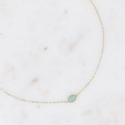 Collier Noelynn - chaîne émaillée, maille café de grain, pierre naturelle ovale