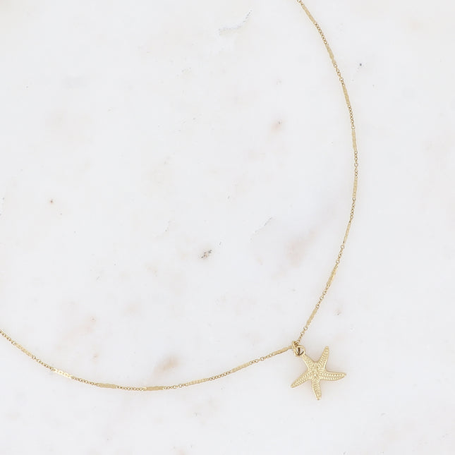 Starfish pendant necklace with striated lines