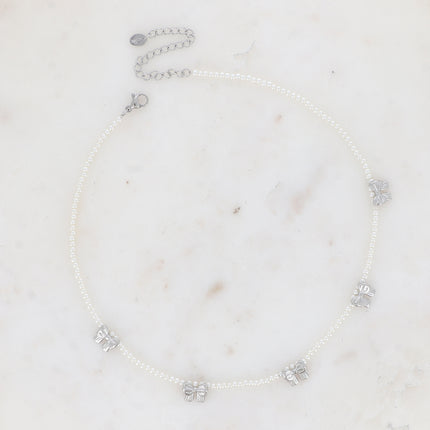 Collier sur fil Zéna - ras de cou, perle de résine blanche et noeuds papillon