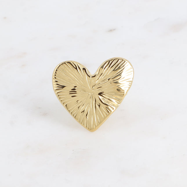 Ring - large heart with engraved lines