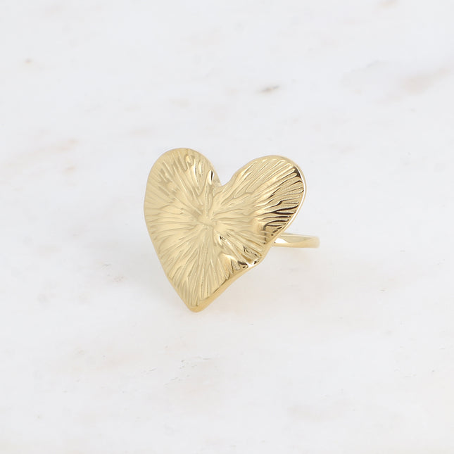 Ring - large heart with engraved lines