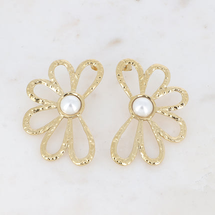 Boucles puces - demi fleur martelée et cabochon en résine blanche