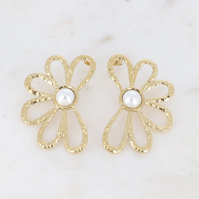 Boucles puces - demi fleur martelée et cabochon en résine blanche