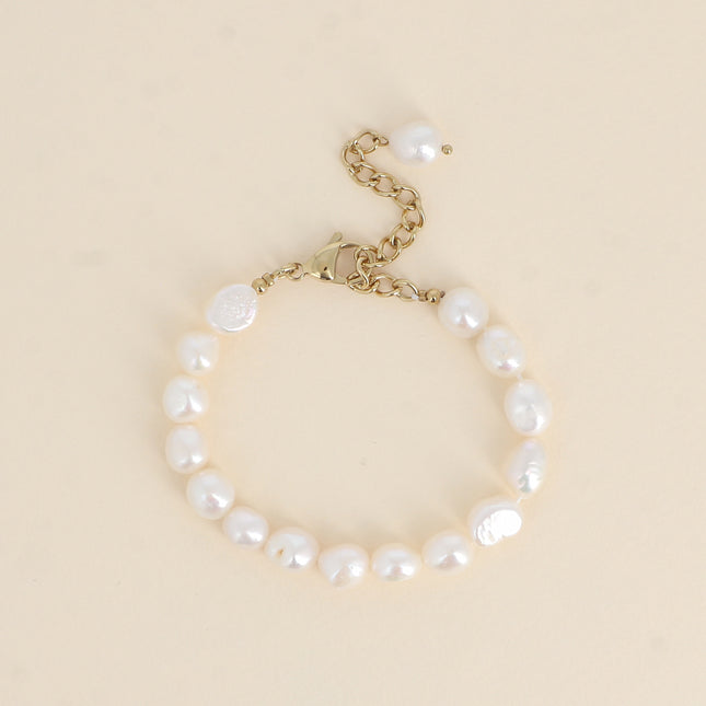 Bracelet sur cordon - perles d'eau douce 8mm