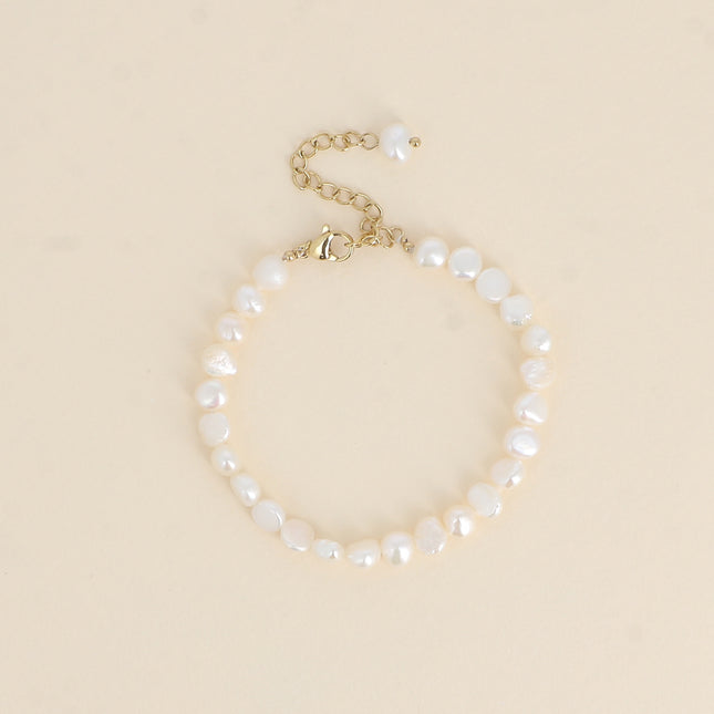 Bracelet sur cordon - perles d'eau douce 6mm