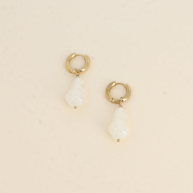 Créoles - anneau simple avec pièce de résine colorée pendante