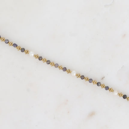 Bracelet sur câble Suzie - perles en acier, perles d'eau douce et pierres naturelles