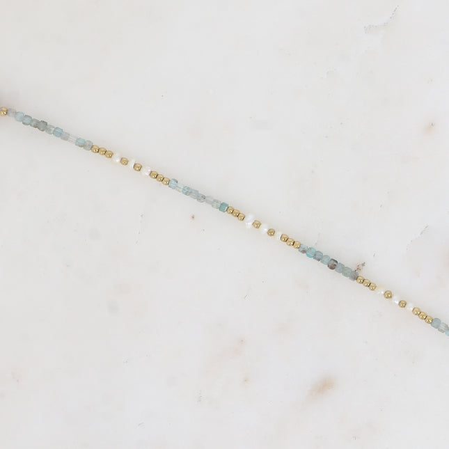 Bracelet sur câble - perles en acier, perles d'eau douce et pierres naturelles cubiques