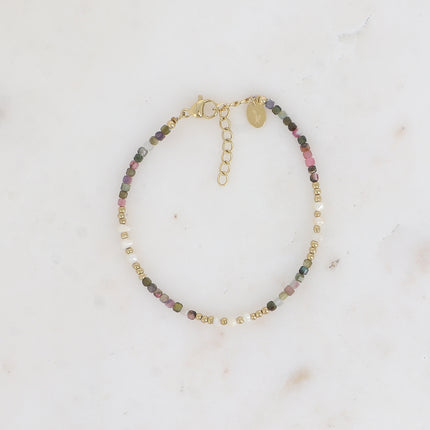Bracelet sur câble - perles en acier, perles d'eau douce et pierres naturelles cubiques
