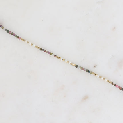Bracelet sur câble - perles en acier, perles d'eau douce et pierres naturelles cubiques