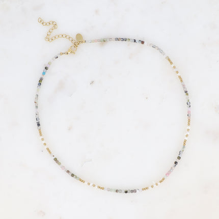 Collier sur câble - perles en acier, perles d'eau douce et pierres naturelles cubiques