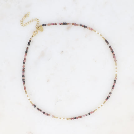 Collier sur câble - perles en acier, perles d'eau douce et pierres naturelles cubiques