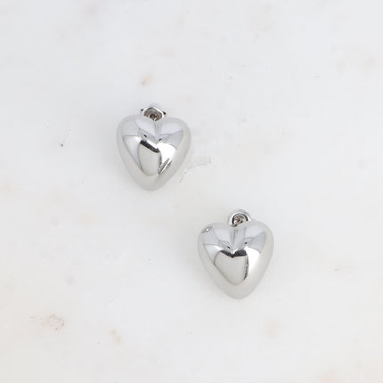 Heart-shaped stud earrings