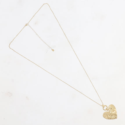 Sautoir - pendentif gros coeur aux lignes gravées