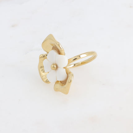 Bague - motif feuillage avec pièce fleur en nacre