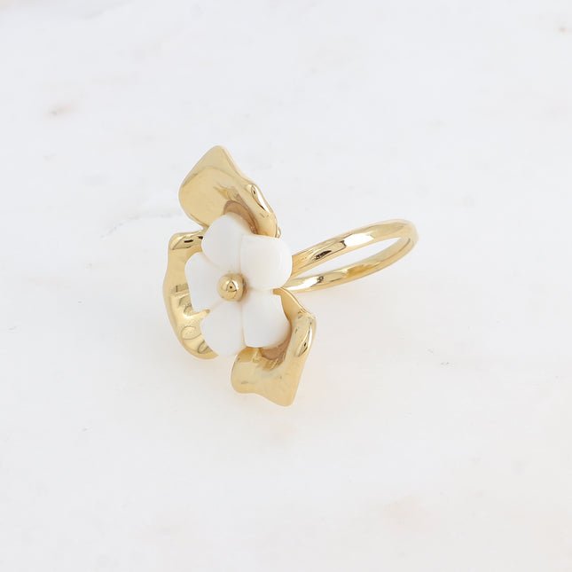Bague - motif feuillage avec pièce fleur en nacre