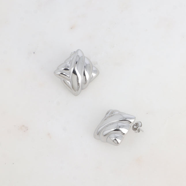 Boucles puces - carré bombé avec effet tressé