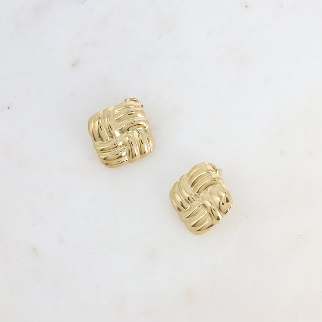 Boucles puces Clotilde- petit carré avec effet damier tressé
