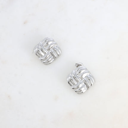 Boucles puces Clotilde- petit carré avec effet damier tressé