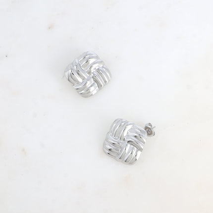 Boucles puces Clotilde- petit carré avec effet damier tressé
