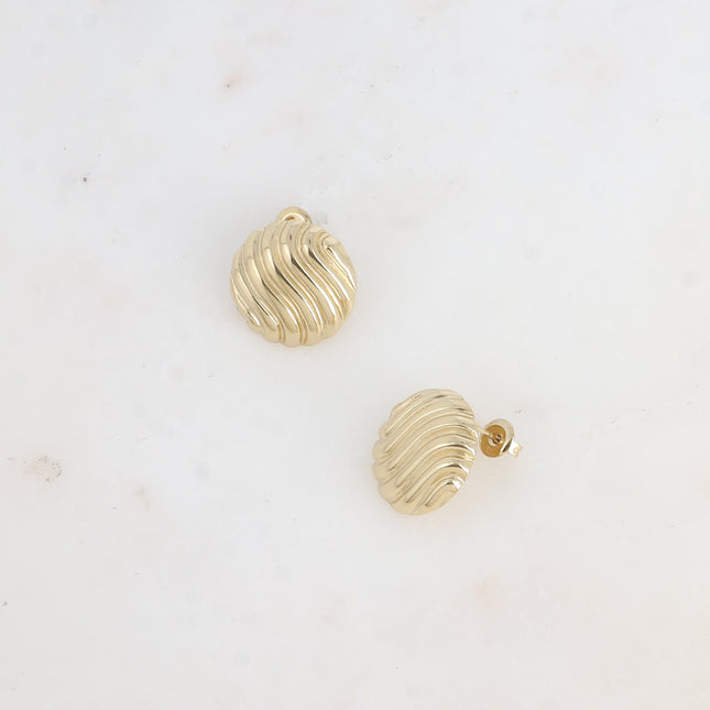 Boucles puces - pièce ronde aux lignes ondulées gravées