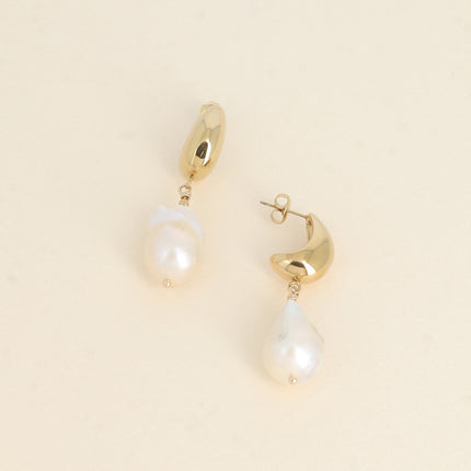 Boucles pendantes - demi anneau goutte et grande perle d'eau douce