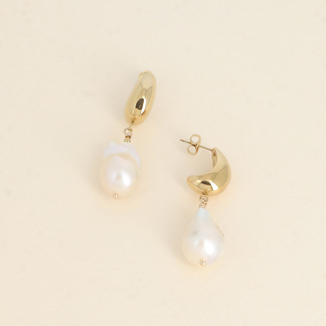 Boucles pendantes - demi anneau goutte et grande perle d'eau douce